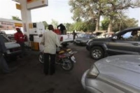 سكان مالي يخزنون السلع قبل اشتداد أثر العقوبات على المجلس العسكري 