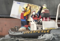 "السلام الأخضر" تعترض سفينة أوروبية قبالة الشواطئ الموريتانية 