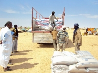 "العون المباشر" تقدم مساعدات إنسانية للاجئي مالي 