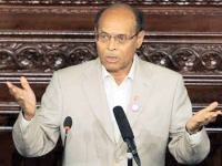 مبتدئ في السياسة ولا يجيد البروتوكول: رئيس تونس المؤقت يحمل على الملكية (…) 