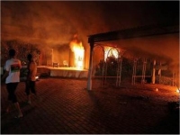 مقتل السفير الأمريكي و 3 دبلوماسيين في الهجوم على القنصلية الأمريكية ببنغازي 