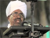 البشير يتحدى "الجنائية" ويغادر إلى موريتانيا 