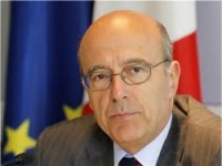 جوبيه يستبعد أي لجوء للقوة في سوريا ويحذر من حرب أهلية 