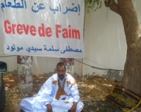 المبعد الصحراوي في موريتانيا مصطفى سلمة يقرر العودة إلى تندوف 