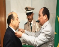 رئيس موريتانيا يمنح السفير المصري وسام الاستحقاق 