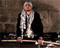 بالصور ... "قوم يابا" عرض مسرحي يستعرض القضية الفلسطينية في مهرجان " الأرز (…) 