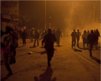 تظاهرات في السنغال بعد قرار المحكمة العليا منح الرئيس عبد الله واد حق الترشح (…) 