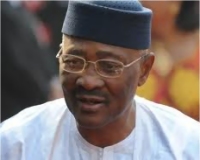 أنباء عن محاولة انقلاب في مالي للإطاحة بالرئيس توماني توري 