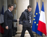 ساركوزي يستقبل شاليط في إطار «حملة انتخابية» قبل الأوان 