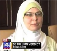 مسلمة تفوز بحكم بخمسة ملايين دولار من ايه. تي اند ايه للتمييز 