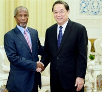 كبير المستشارين السياسيين الصينيين يلتقي بمسؤولين من موريتانيا 