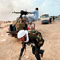 القاعدة والأزواد وسلاح ليبيا والمجاعة تفتح حربا على حدود الجزائر 