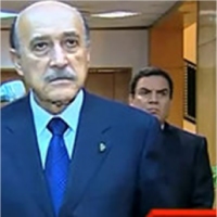 بالصور.. تحذير من انتقام الرجل الذى وقف خلف سليمان أثناء التنحى 