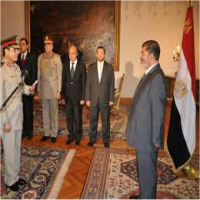 انقلاب إخواني في مصر.. رئيس مصر ينتزع صلاحيات الجيش 