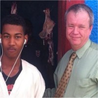 موريتانيا.. سفير أميركا يتناول اللحم في مطعم شعبي 